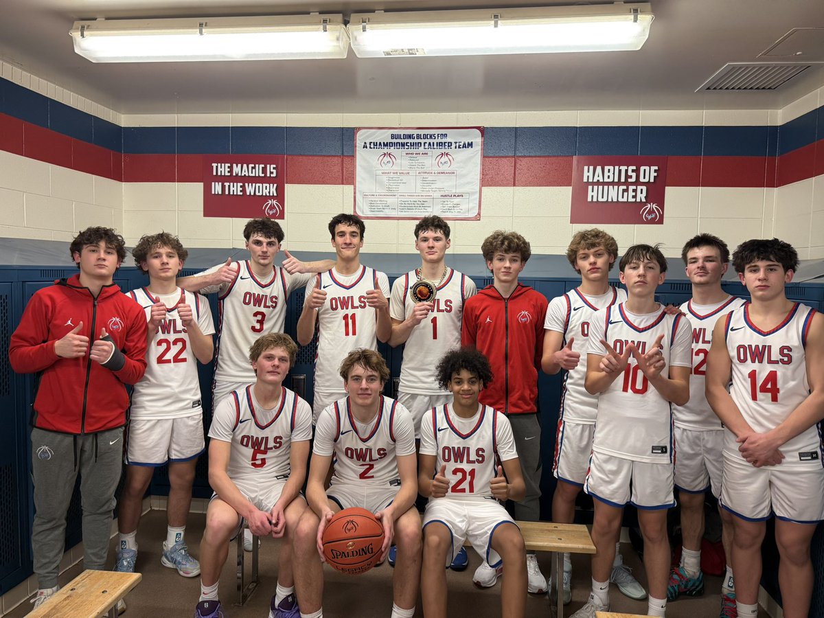 SlingerHOOPSLtd's tweet photo. OWLS WIN 63-39 over rival Hartford!! 

Defense was tough again! AND the gym was packed!! 

Scoring Leaders: 
Jack Kohnen 17
Mantz 12
Fogle 10 
Joey Kohnen 8 
Palm 7 
Siikarla 6 
Pressley 2 
Feilbach 1 

#Family https://t.co/tmrrUlCH6x