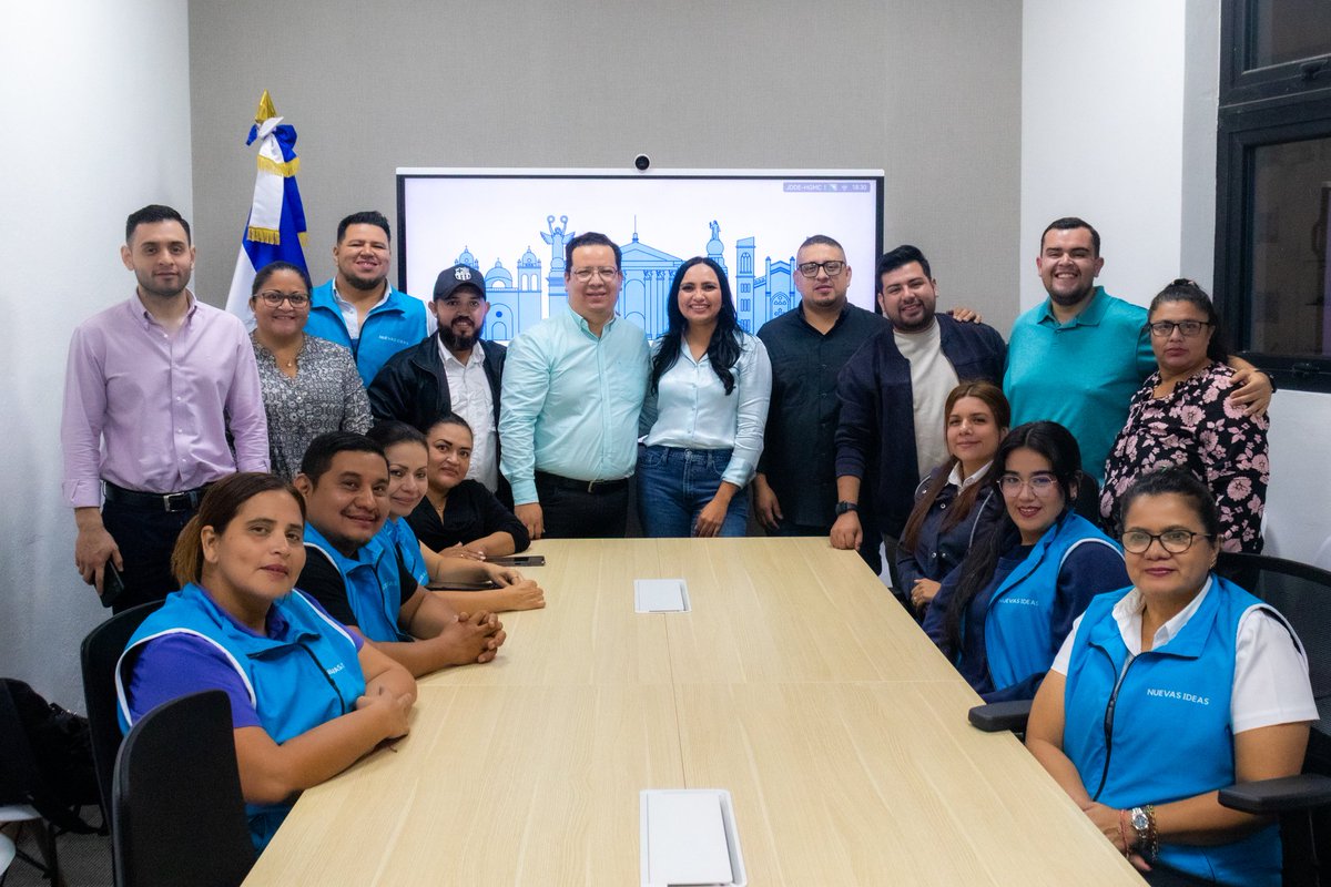 Seguimos fortaleciendo el trabajo que se realiza en el #DistritoCapital 

Este día en nuestra reunion semanal recibimos a nuestra diputada de la #BancadaCyan <a href="/DianaFuentesNI/">Diana_Fuentes</a> Con el objetivo de seguir consolidando este proyecto como la primera fuerza política del país 🇸🇻