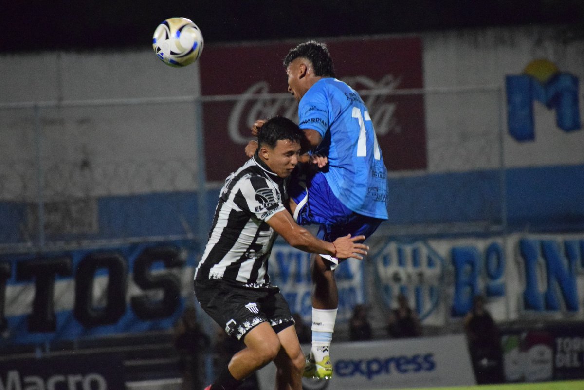 El hincha de <a href="/gytoficial/">Club Gimnasia y Tiro</a> le dio un abucheo estruendoso al presidente de la Liga Salteña, Sergio Chibán, cuando le entregó la Copa de Verano al capitán Albo, Ivo Cháves. La voz del estadio apenas nombró al titular liguista, desde las gradas bajó una ola incontrolable de silbidos