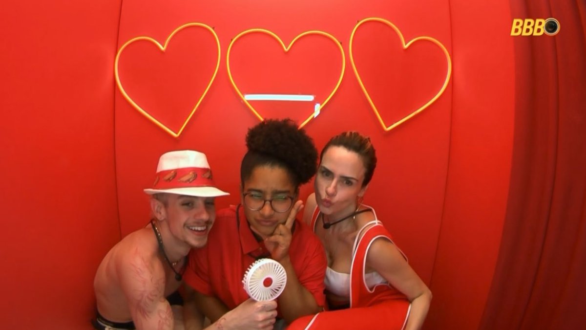 anapaularenault's tweet image. SÃO ELES! @tiamilenabbb @julianofloss 💜 #BBB26