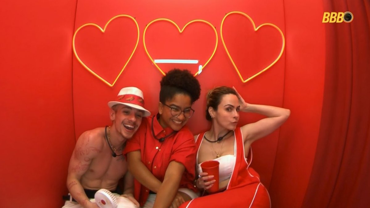 anapaularenault's tweet image. SÃO ELES! @tiamilenabbb @julianofloss 💜 #BBB26