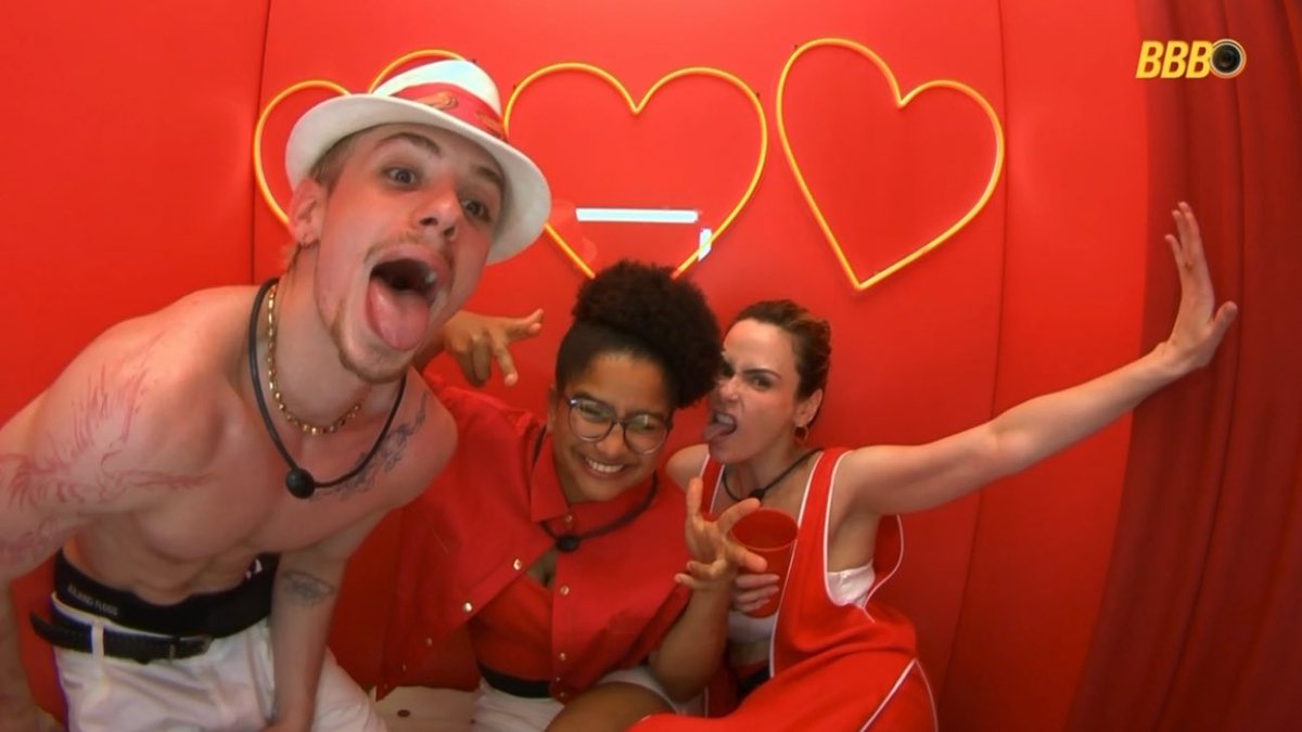 anapaularenault's tweet image. SÃO ELES! @tiamilenabbb @julianofloss 💜 #BBB26