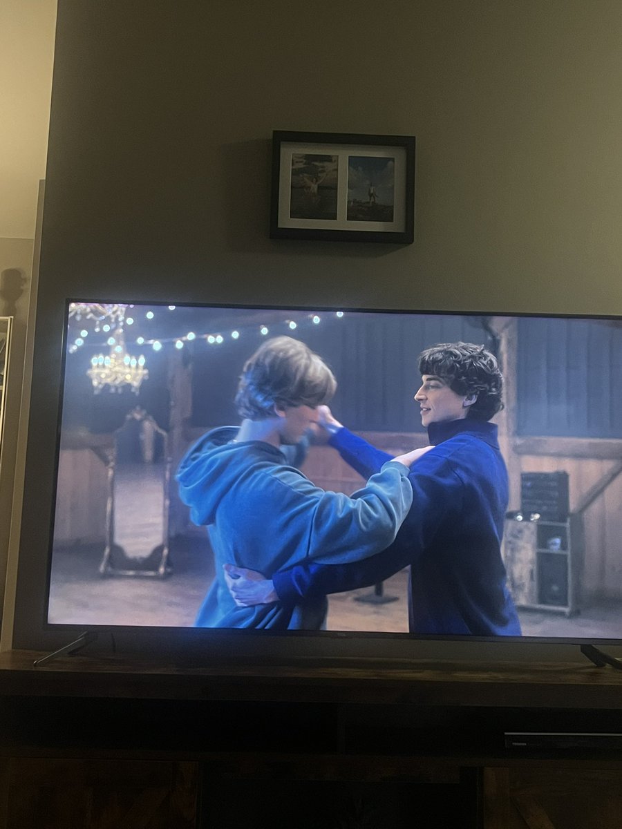 Elisabeth Hart tweet media