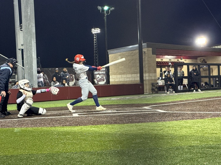 VMHSEagles's tweet photo. Our Lady Eagles Softball team put in some pre-season work tonight!❤️🦅🥎 https://t.co/UfaVN4iRRM