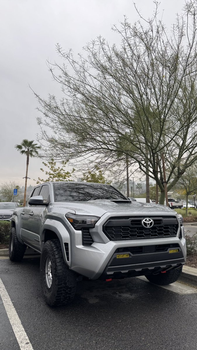 5’4 on a good day. tweet media