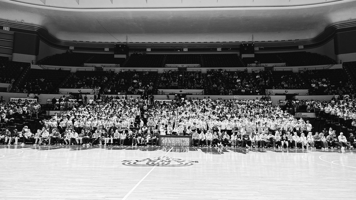 klseaboldt's tweet image. I’ve seen countless high school games here, including one that broke my heart — damn you, Derek Hood — but I’d never called a game at Municipal Auditorium before tonight. 

The State Line Showdown between Shawnee Mission East and Rockhurst went to the Hawklets, 56-51. 

Great