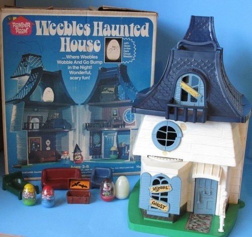 hauntorama's tweet image. 1976 Weebles Haunted House is a spooky, 4-room playset featuring a, glowing-in-the-dark ghost, witch, and two children Weebles. It includes a chimney chute for dropping figures into the attic, a revolving bookcase with a secret hiding place. 
#HauntedHouse #HorrorFamily