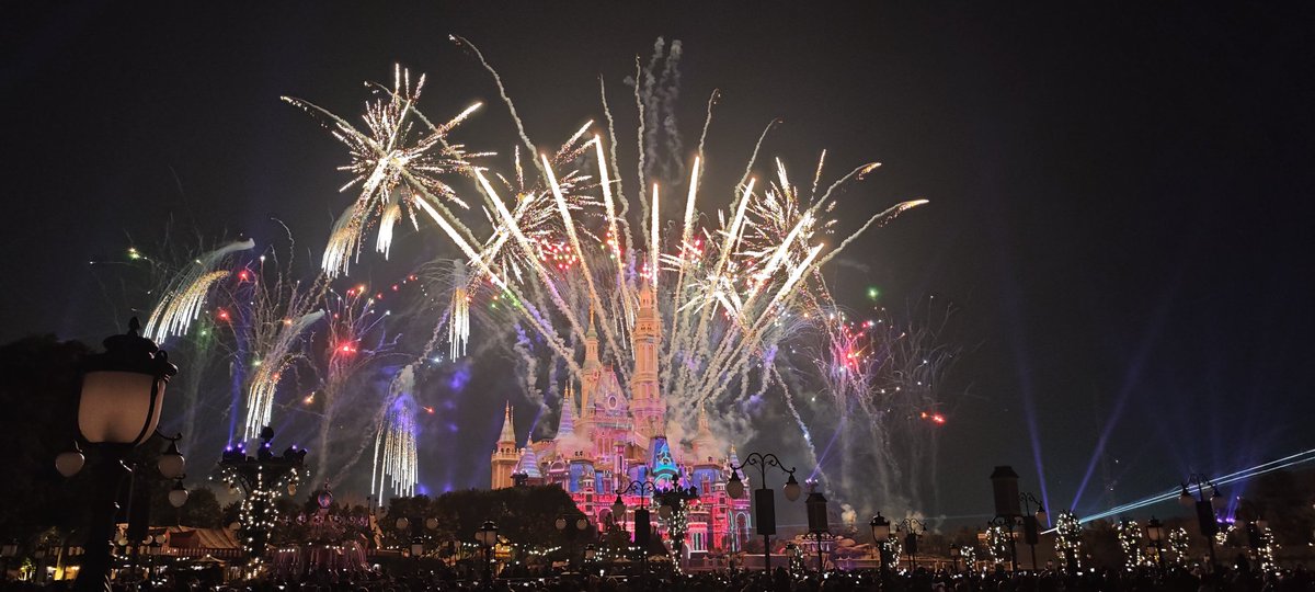 the land of dreams is ture,its right in Disney.爱你，迪士尼🥺