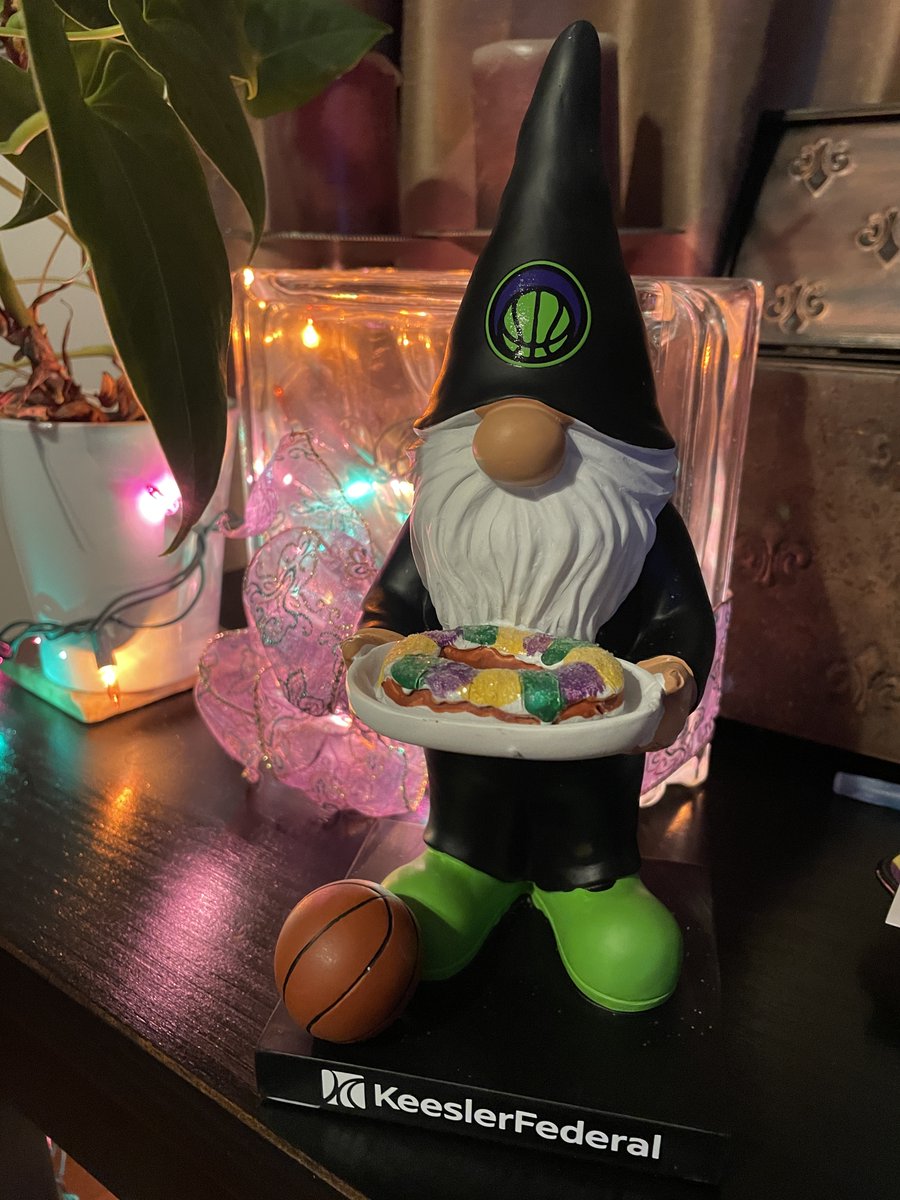 A win and a gnome.  A good night, Pels.