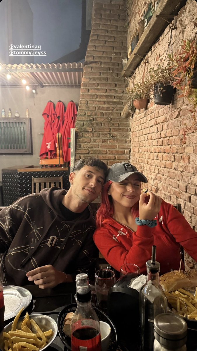 📲 — Valen G vía IG stories 
@/calupeache