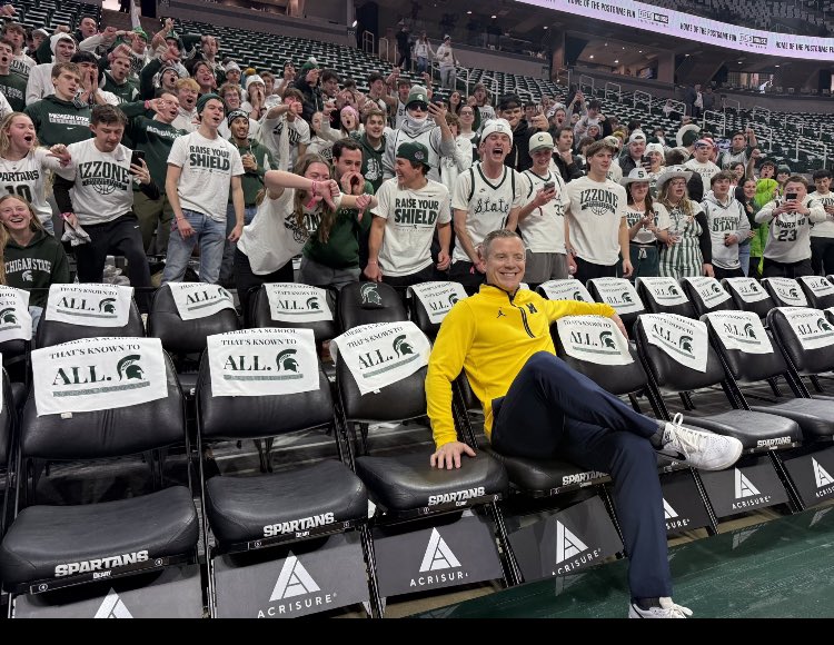 One Coach showed up ready to coach 4 minute games. The other one showed up ready to whine and intimidate the officials. 🧐Maybe that explains the difference in late game execution out of timeouts? #GoBlue #DustyMay #83-71