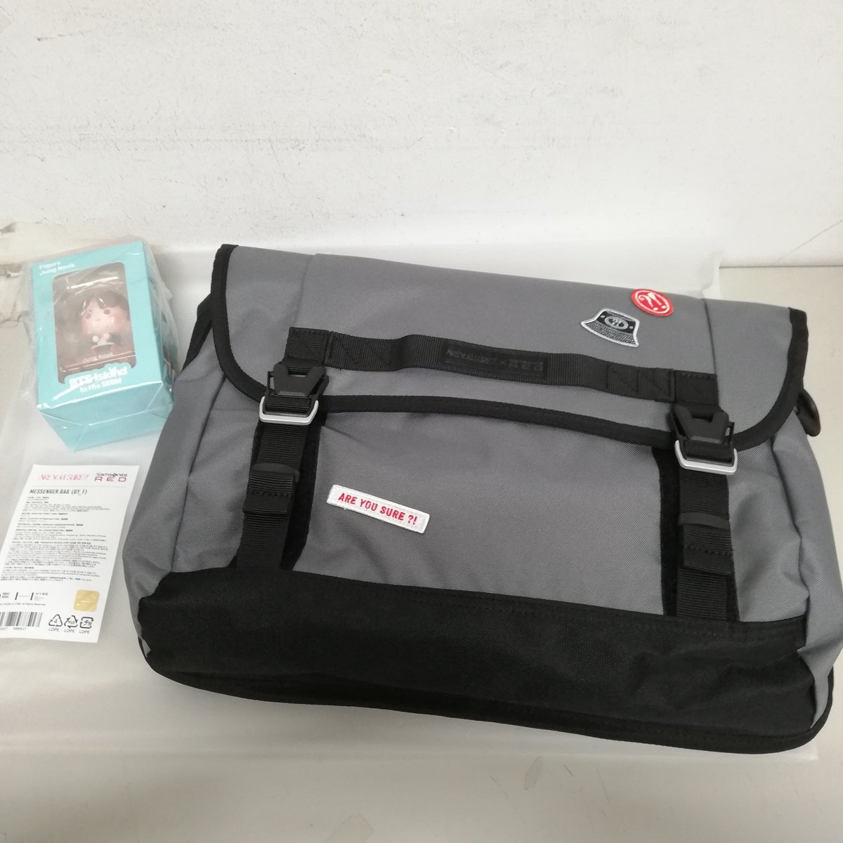 💜 #BTS #방탄소년단 💜 [Are You Sure X Samsonite] Messenger Bagや