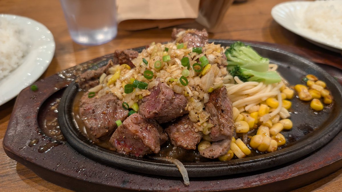 BlogStren2's tweet image. お昼ごはん！

美味しかった！

池袋/HEROS
サイコロステーキライスセット 1800円くらい