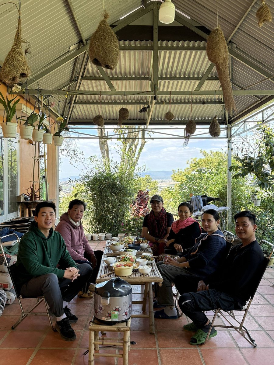 Hofarm9988's tweet photo. A warm meal shared with close friends and family. π½οΈ
#Hofarm #farmdiary #warmmeal #together #enjoythismoment #enjoymealwithfriendsandfamily https://t.co/v3oQw04J99