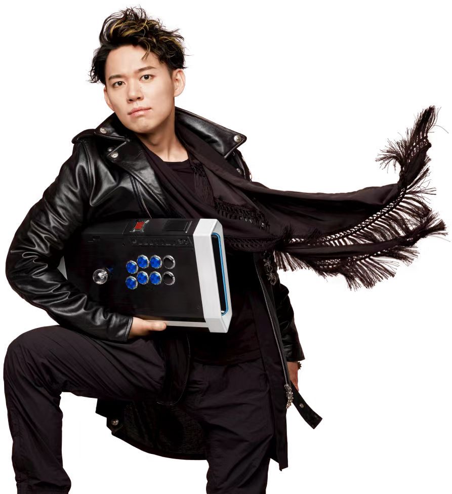 GTW钢头娃贺岁杯丽月新隐藏人物登场
除了blaz之外，两位重磅级选手公布！
那就是……
日本格斗五神之一，同样的顶级天才——TOKIDO！
中国格斗游戏史上无出其右的玩家，EWC二连霸，《拳皇》《街霸》《饿狼传说》《美少女战士》等多系列制霸，玩家导师，钢头娃2024年终总决赛冠军，中国格斗游戏GOAT小孩！