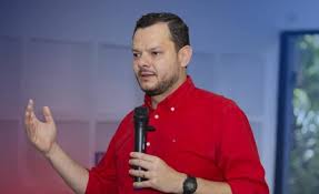 Votaré por Juan Carlos Hidalgo por convicción, su pensamiento, su plan de gobierno y  su equipo  se ajusta a lo que necesita el país.

A Álvaro Ramos le deseo lo mejor,  ese retroceso en materia fiscal y empleo público es inviable, el país debe de avanzar simplemente.