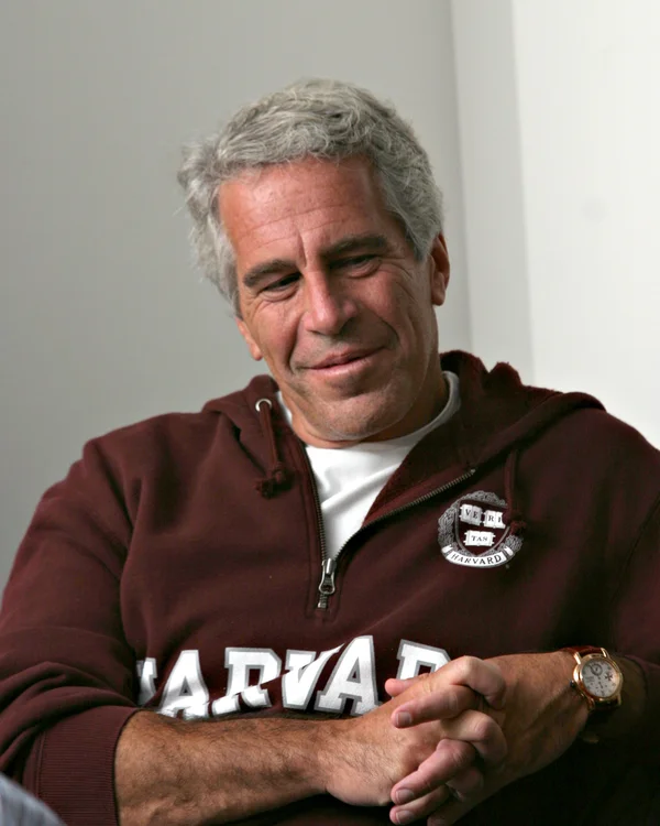 L_ThinkTank's tweet photo. [ 🇺🇸 ÉTATS‑UNIS ]

🔸 Jeffrey Epstein a été banni de Xbox Live en 2013 pour des faits de « harcèlement, menaces et/ou abus envers d’autres joueurs », jugés « graves, répétés et/ou excessifs ». https://t.co/S3pe2ww3M4