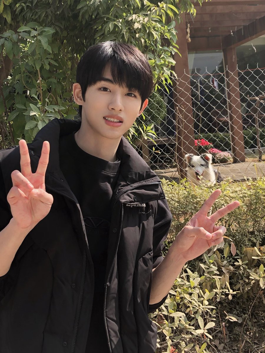 เหมือนวินวินเจอดาราแล้วไปขอถ่ายรูปด้วยอะ 555555