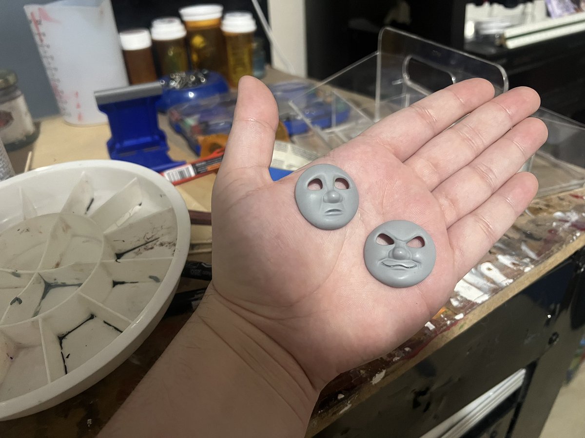 Testing out touch and tone paint, looks pretty good!
#ThomasandFriends #thomasthetankengine #thomastrain