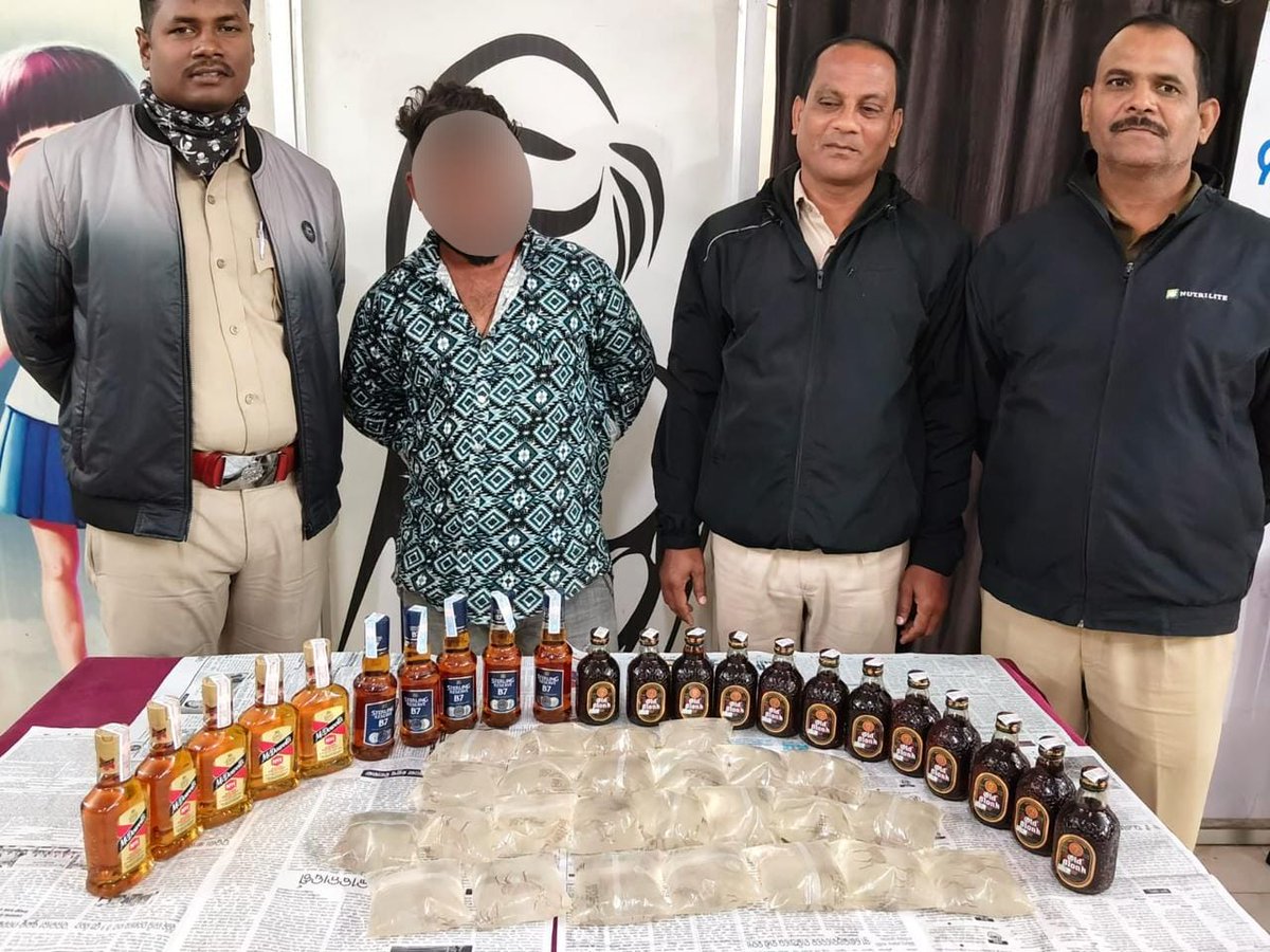 SPNUAPADA's tweet image. 🚨 Excise Drive Continues 🚨

During a regular checking drive, Jonk Police Station seized 8.9 litres of OS and FL liquor.

👮‍♂️ One person apprehended.

🛡️ Nuapada Police will continue strict enforcement against unlawful liquor activities.

#NuapadaPolice #ExciseEnforcement