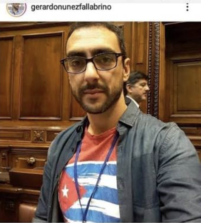 <a href="/Alfredozit28/">Sergio mastandrea</a> Multan a un remisero por como va vestido, pero podes ir a asumir una banca al parlamento vestido como para ir a un mitin del partido comunista.. El mundo del revés..