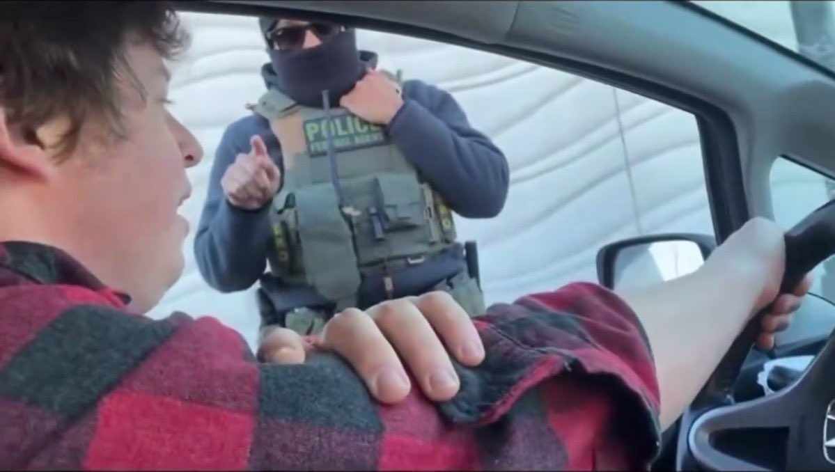 OldGloryClub's tweet image. “You don’t want to do this, Will. There are a lot of folks on right wing Twitter that care about you.”