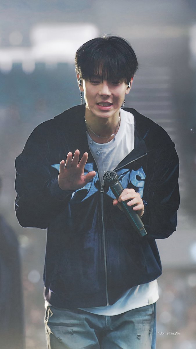 sth_shownu's tweet image. 260130 대학생같다❤️ #셔누 #SHOWNU