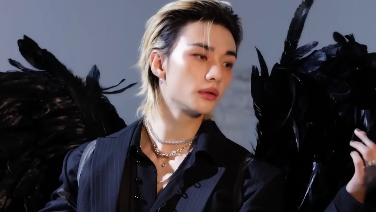 hyunjin pics tweet media