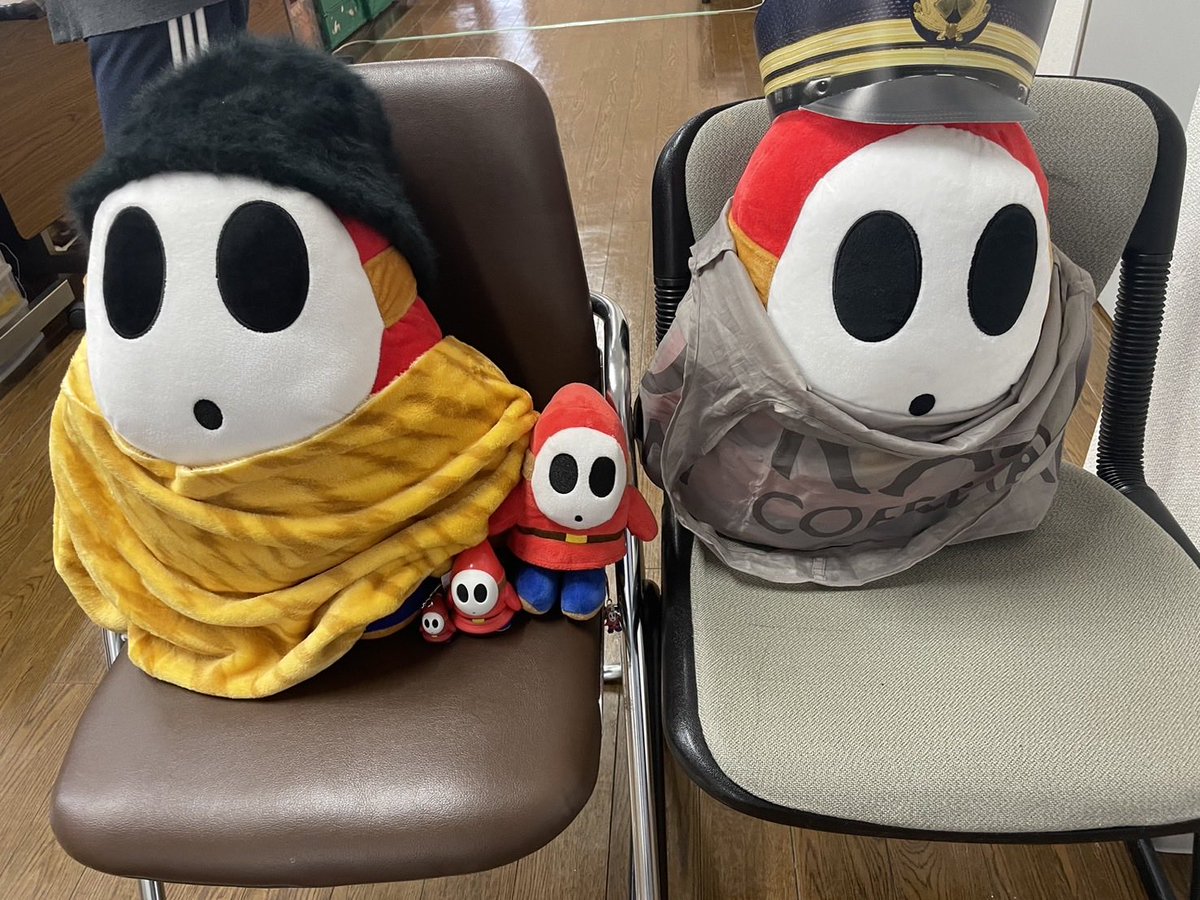 大御所俳優と小マネージャーと警備員みたいな写真送られてきた。