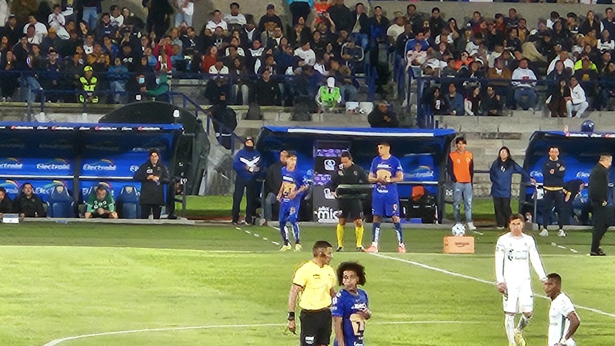 Se viene el debut de Uriel Antuna. También entra Guillermo Martinez por Morales.

#Pumas <a href="/Puma_VAVEL/">Puma VAVEL</a> <a href="/PumasMX/">PUMAS</a>