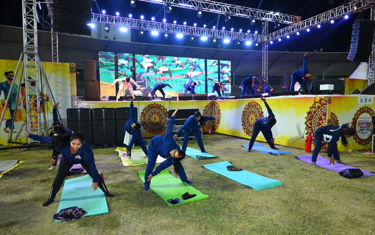 Yoga and meditation for better health and inner peace..
મહેસાણા મ્યુનિસિપલ કોર્પોરેશન દ્વારા આયોજિત ‘ મહેસાણા વિન્ટર ફેસ્ટ – ૨૦૨૬ ’ના બીજા દિવસે, અંતરમન ગ્રુપ તથા ગુજરાત સ્ટેટ યોગ બોર્ડના માર્ગદર્શન હેઠળ શારીરિક સ્વાસ્થ્ય અને માનસિક શાંતિને પ્રોત્સાહન આપતો યોગા અને મેડિટેશન