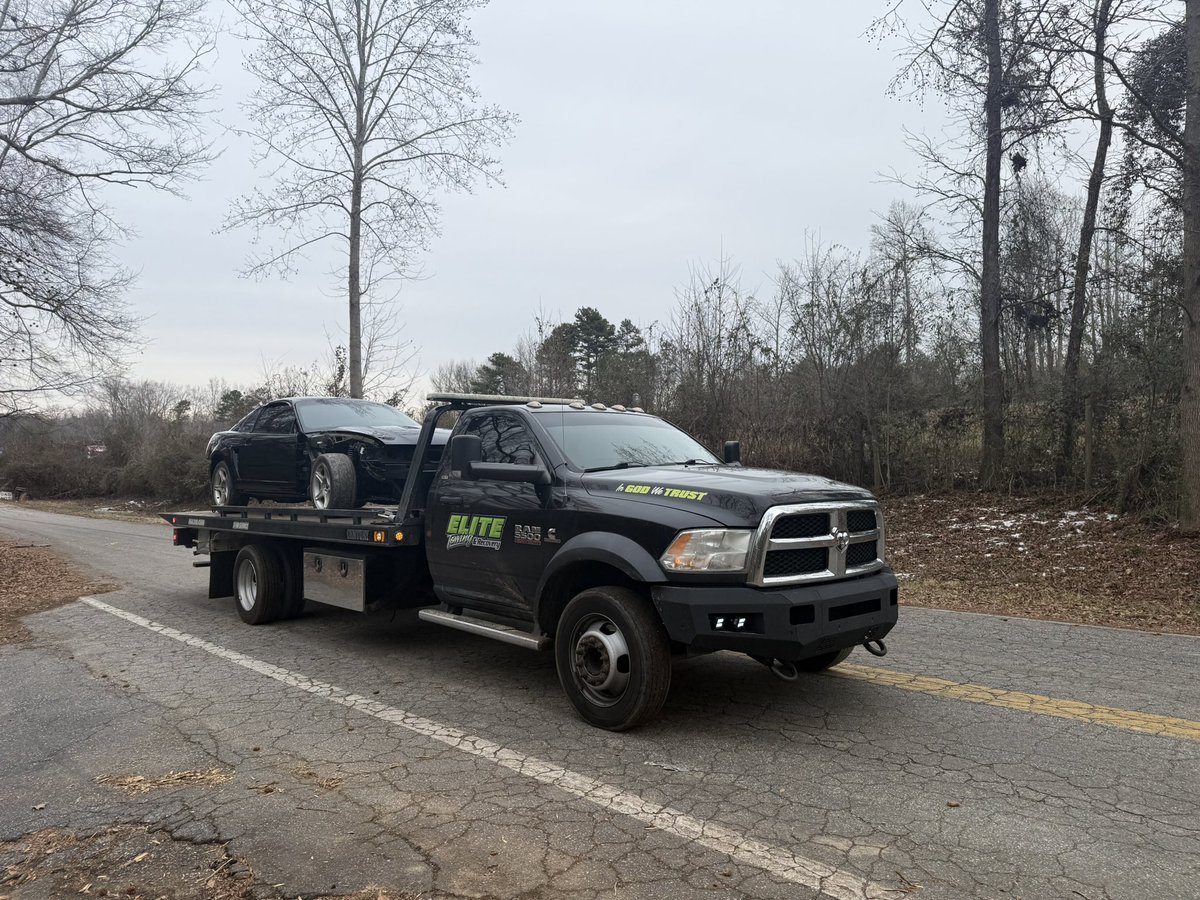 Chilly morning haul ❄️
Cobra Mustang safely en route to Adkins Performance 🐍

Safe. Secure. Reliable. 💪

#EliteTowing #MustangCobra #CarTransport #UpstateSC