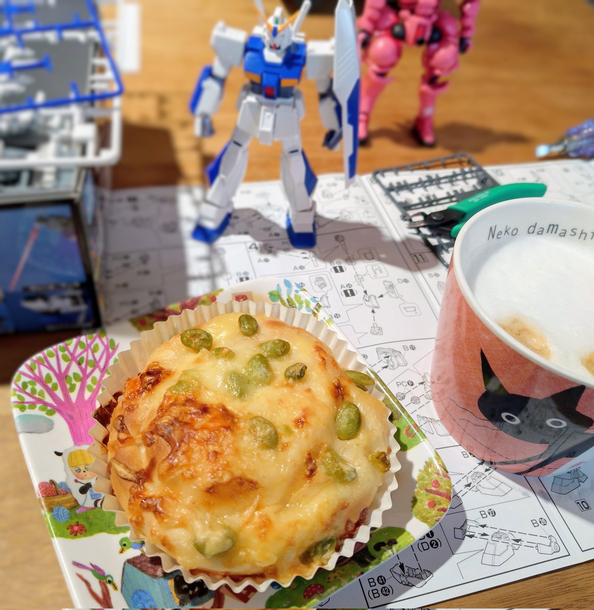 yonku007's tweet photo. 閃光のハサウェイ キルケーの魔女
観に行かなくちゃ！ https://t.co/9dvewfhAxS