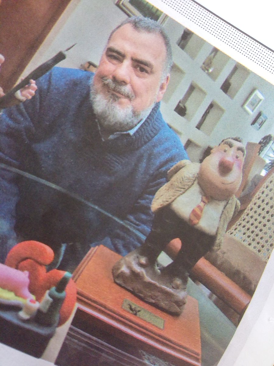 Solidaridad, afecto y admiración para mi máster <a href="/CartonCalderon/">PacoCalderónCartones🇲🇽❤️🇺🇦❤️🇮🇱</a>, el mejor caricaturista de México (pero solamente los días en los que yo descanso). ¡Larga vida! ->Foto: Un servidor, <a href="/alarcondibujos/">ALARCÓN</a>, <a href="/perujomonos/">Jose Luis Perujo</a>, <a href="/chavodeltoro/">Chavo del Toro 🖌️</a>, <a href="/visoor/">victor solis</a>, <a href="/MaguMonero/">Magú</a> y el azote de los aplaudidores.