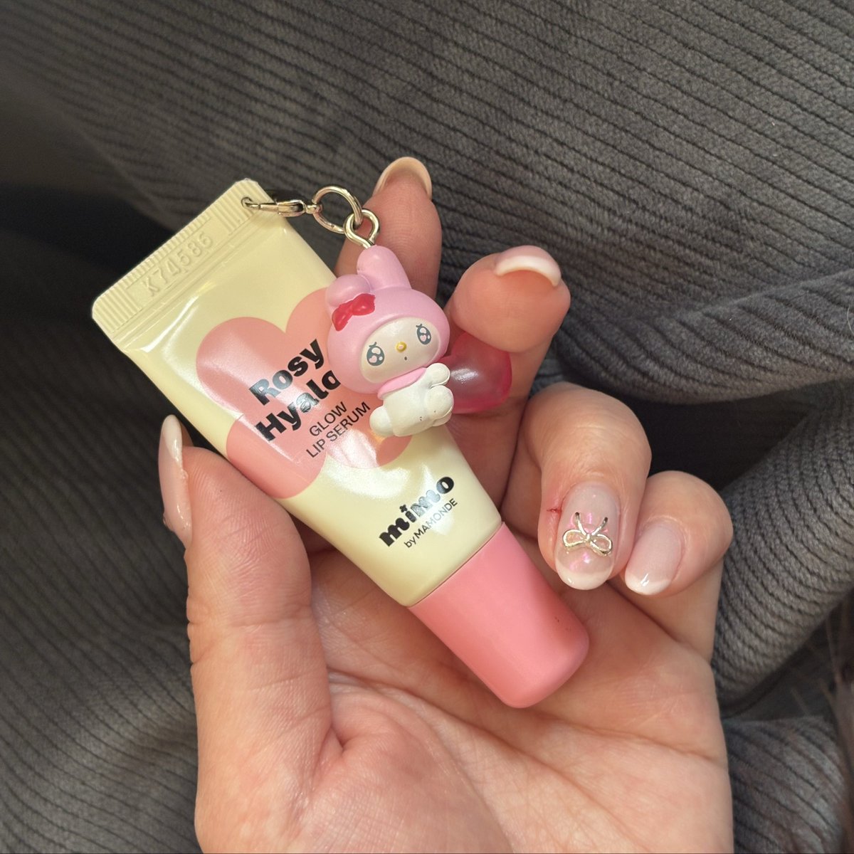 omemenoX's tweet image. 100円でこれしてる、かわいすぎ神やで