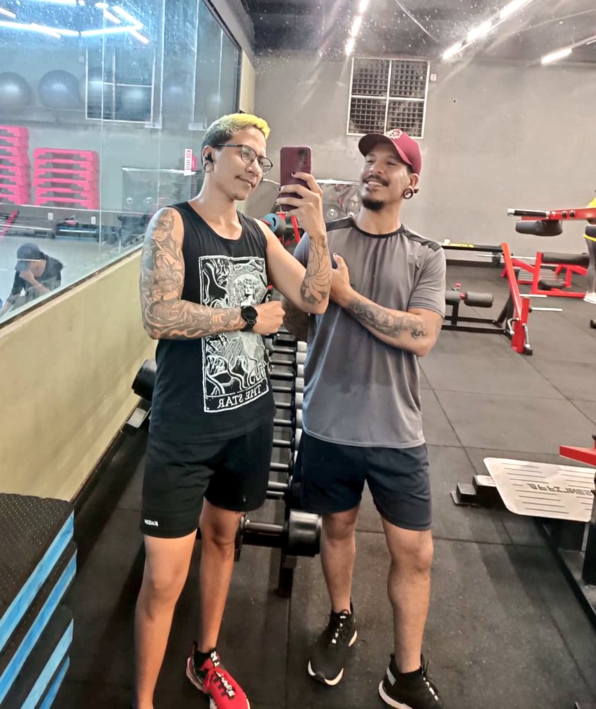 Priv.Hallipe tweet media