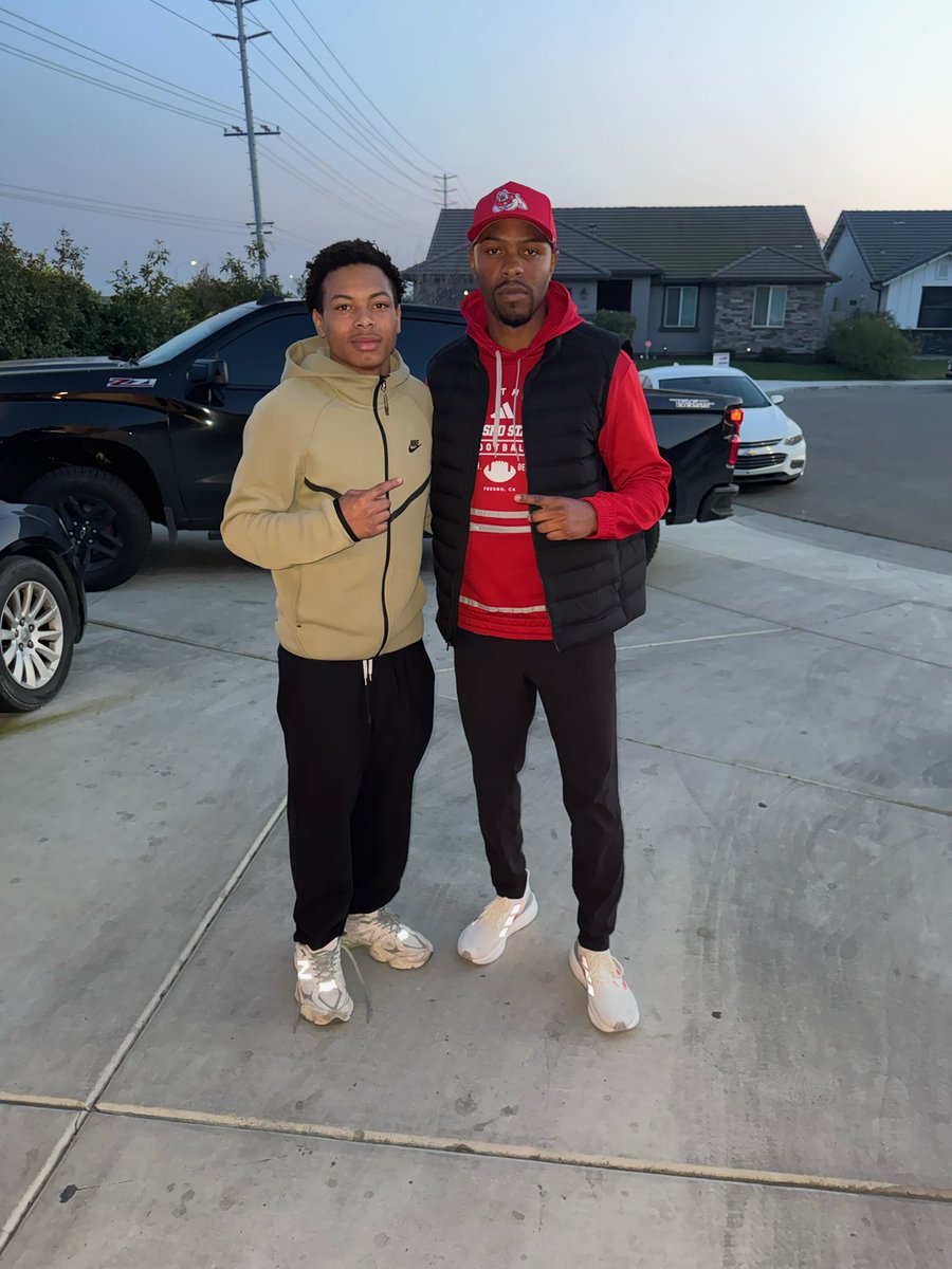 DemajeRiley's tweet photo. Thank you @FBCoachHardaway for stopping by and talking to me this week!!!🐶
@FresnoStateFB @BarkBoard https://t.co/ytBqNa6eER