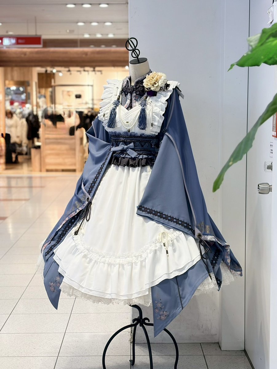 皆様こんにちは☀️
梅田 #HEPFIVE 店です🎡

🌸桃花幻夢🌸
＊装波カーディガン
ozzon-japan.co/products/detai…

青色コーデお好きな方必見です💖
和ロリィタコーデは如何でしょうか👀❣️

営業時間11:00~21:00
ご来店お待ちしております✨️
#ozzon #Jfashion #日本品牌