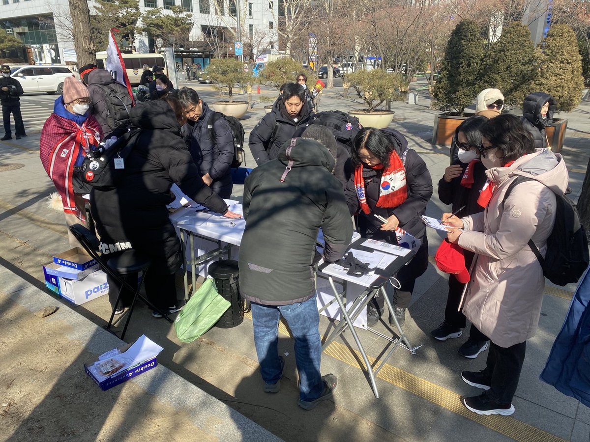 🇰🇷 윤대통령님 김건희 여사님 편지쓰기

윤대통령님 탄원서 캠페인을 

현재 국회의사당 3번 출구 쪽에서 진행하고 있습니다.

⚠️ 많은 참여 부탁드립니다🫡