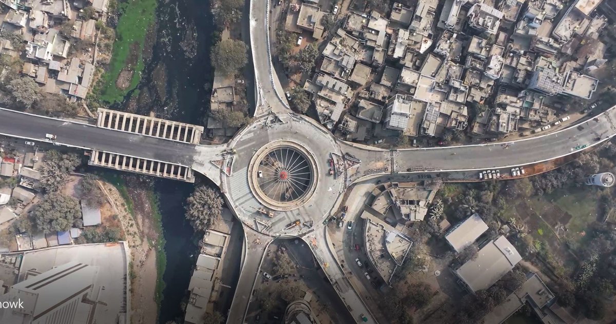 VirajDeshTOI's tweet image. At the heart of rotary at Ashok Sq, NHAI has created Ashok Chakra–inspired structure that truly stands out. Viewed from a bird’s-eye perspective, design mirrors Ashok Chakra with 24 spokes.

@TOI_Nagpur
@NHAI_Official @nitin_gadkari
@OfficeOfNG
#TOINagpur #EngineeringMarvel