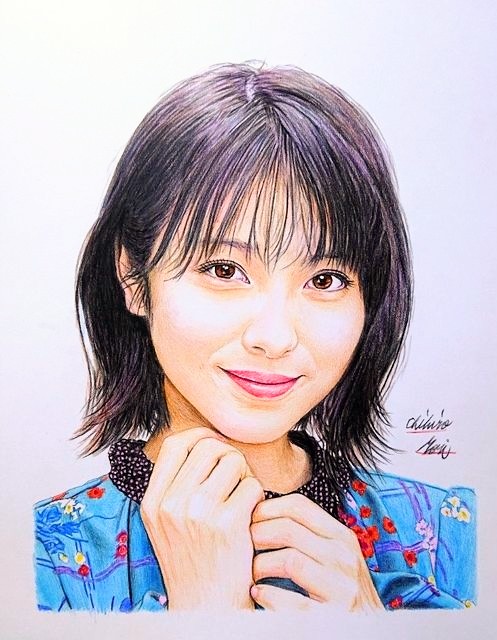 以前描いた #色鉛筆画 です✏️ #浜辺美波 さん✨ A4ケント紙 最近は