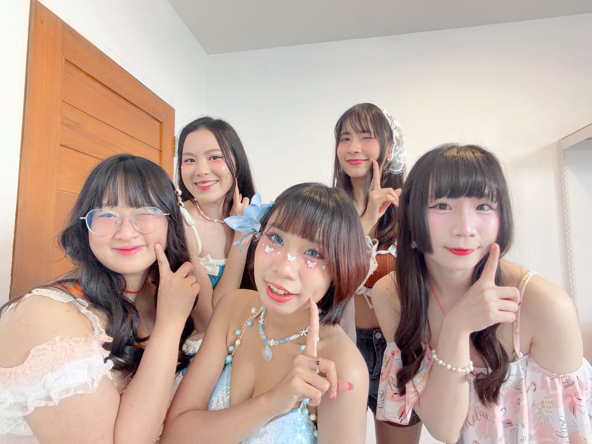 REQUILLofficial's tweet photo. ขอบคุณสำหรับงาน IDOL DENSETSU vol.2² ค่า
เป็นงานที่ทะลครั้งแรกของพวกเราเลย
ได้เจอ RE♡QUILL ที่แปลกใหม่🏖️ เปิดไปรษณีย์สาขาทะเล
ดีใจที่ได้มาสร้างความ��รงจำดีๆด้วยกันกับทุกคนนะคะ📮🫶
#IDOLDENSETSU #IDEN #UCHURI #REQUILL https://t.co/1fIynEW6v1