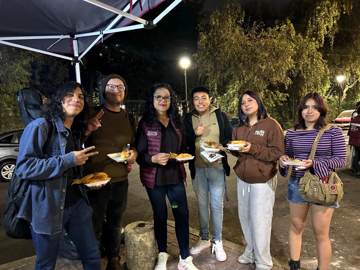 ✨Arrancamos con nuestra tamaliza en diversas colonias de Álvaro Obregón ✨🫔
Con mucha alegría y cercanía, este día estuvimos compartiendo tamales y, sobre todo, momentos de diálogo y convivencia con nuestras vecinas y vecinos. 🫔🤝
Porque gobernar y legislar también es