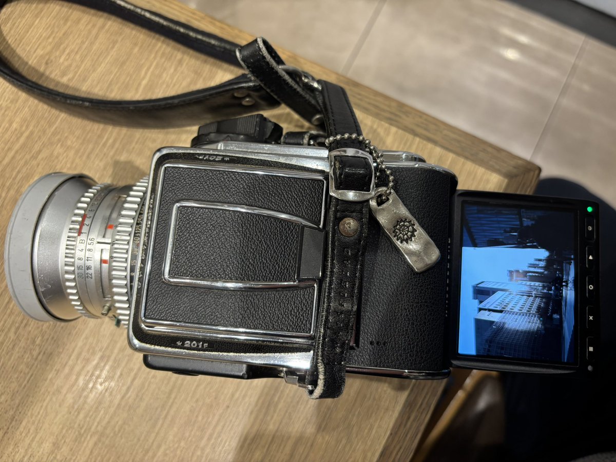 ハッセルブラッドの60mmを購入。 201Fに着けてフィルムを撮り切ったら