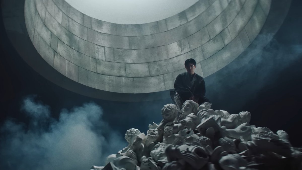 DOH KYUNGSOO serves us sexy suave king aura for EXO’s ‘Crown’ MV.

<a href="/DOHKYUNGSOO_X/">도경수(DOH KYUNG SOO) OFFICIAL</a> 
#도경수 #DOHKYUNGSOO
