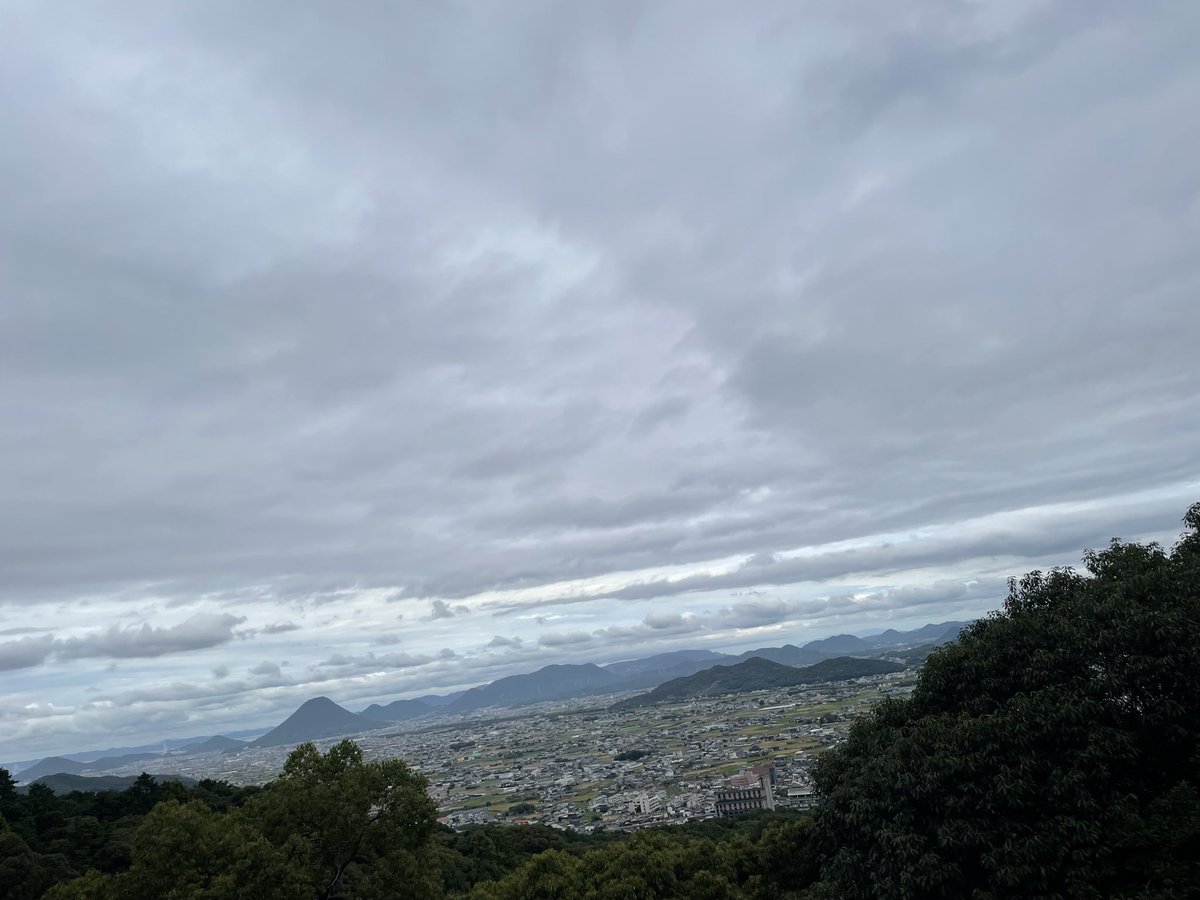 看取り期の栄養ケア

状態の維持期・低下期など時期によるが
家族や本人の意向,施設のリソース,管理栄養士の力量でも様々な栄養ケアの仕方がある

つまり、管理栄養士の数ほど看取りケアの数がある

そして
「正解がわからない」
「正解がない」と聞くが
正しくは「正解はたくさんある」
なんだと思う