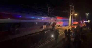 إسبانيا.. ارتفاع حصيلة ضحايا حادث خروج قطار عن مساره إلى 39 قتيلا..