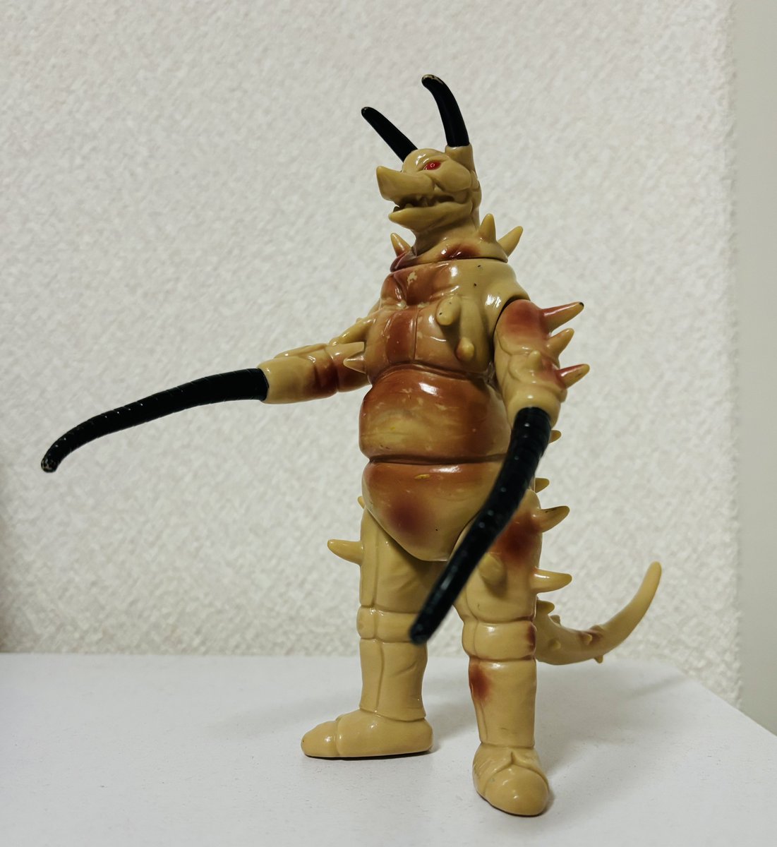 旧ウルトラ怪獣シリーズ グドン 旧造形版のグドンで、こちらは最も劇中