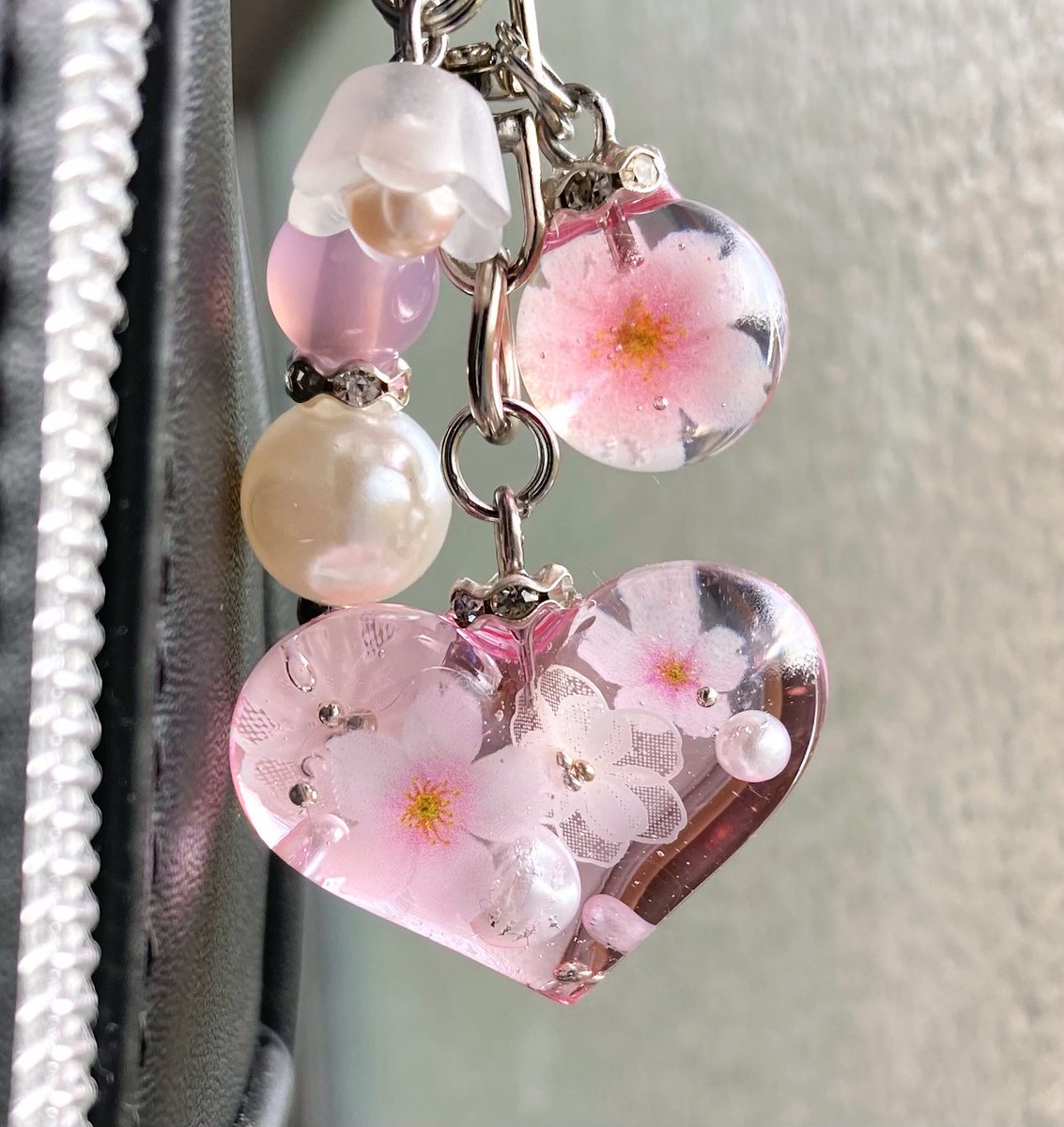 ぷっくりハートの桜バッグチャームできました🌸
⁡
#レジン  #ハンドメイド  #桜