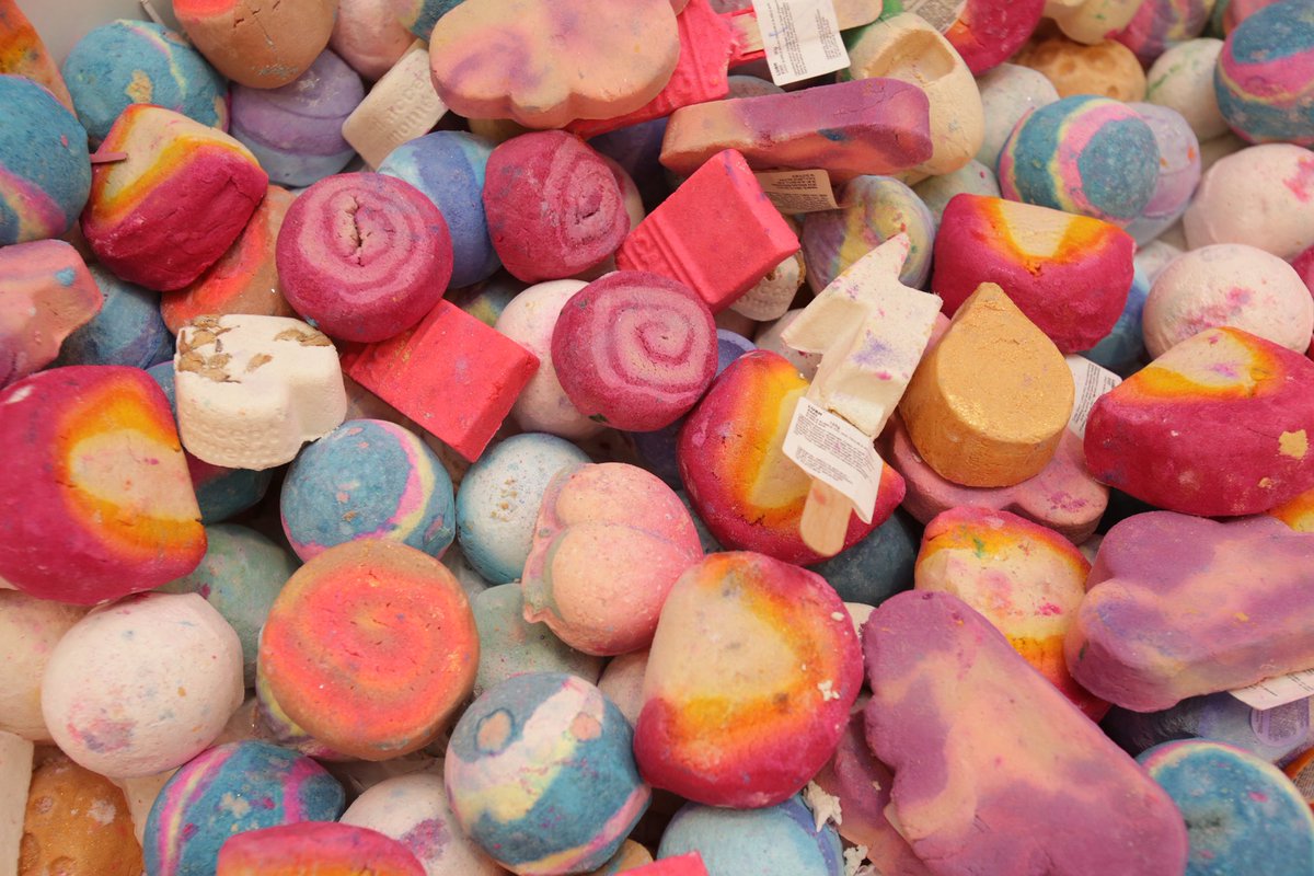Iolicomms's tweet photo. If you haven’t visited yet, this is your last week to step into the Snow Fairy universe 🧚🏻 

#LUSHSnowFairy #LUSHMalaysia #PRAgency #iOliCommunications https://t.co/3GEQU3e0wn